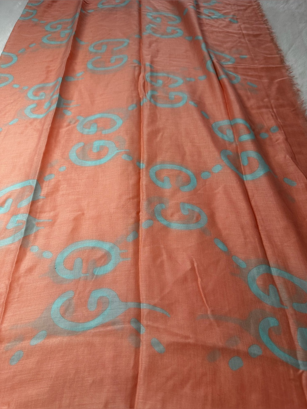 Gucci Coral Scarf with Light Blue Logo Motif - Picture 7 of 13